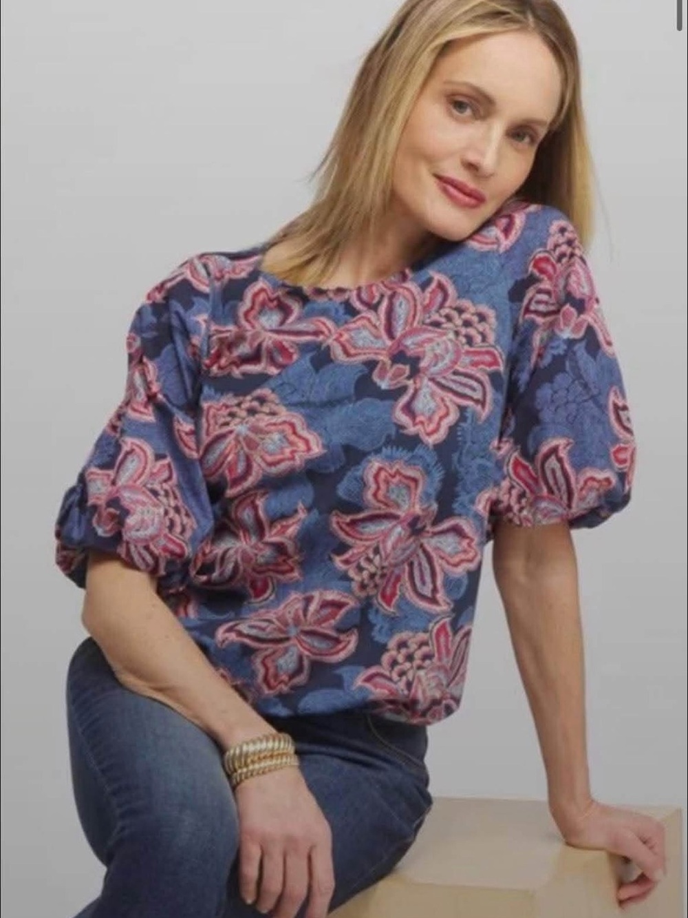 Chicos size 2/ US Large Floral Puff-Sleeve blouse in Blue and Pink